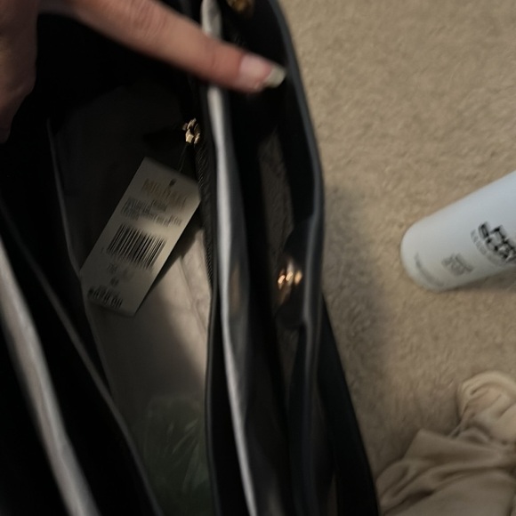 Michael Kors Trisha large triple gusset shoulder leather purse NWT - Picture 3 of 4